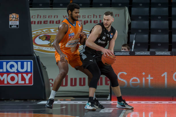 更隐含着广 更隐含着广