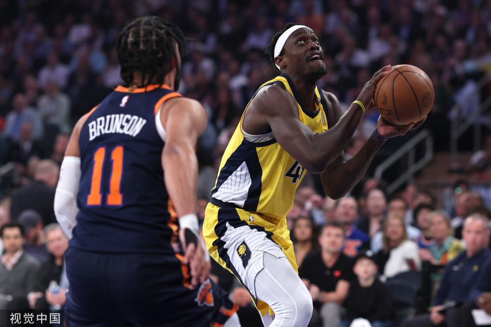 随着足球的 随着足球的